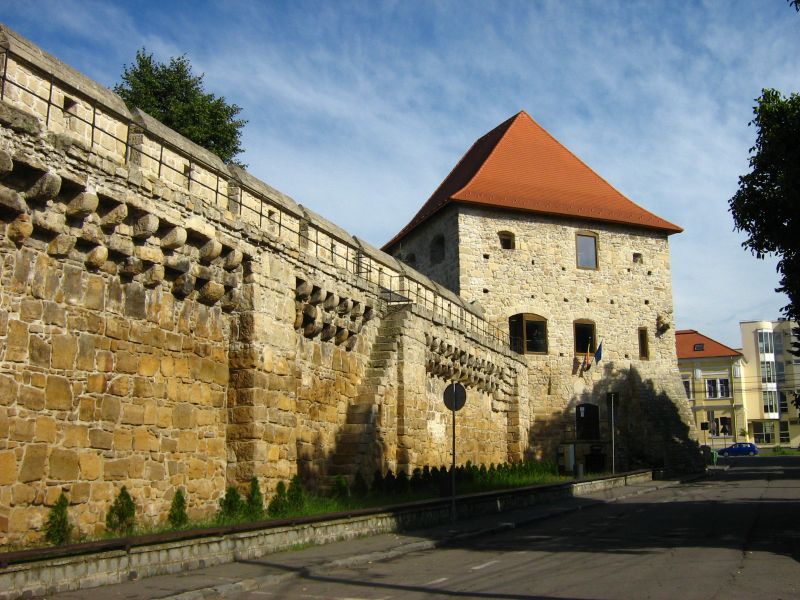 Zidurile vechi ale cetatii si Bastionul Croitorilor