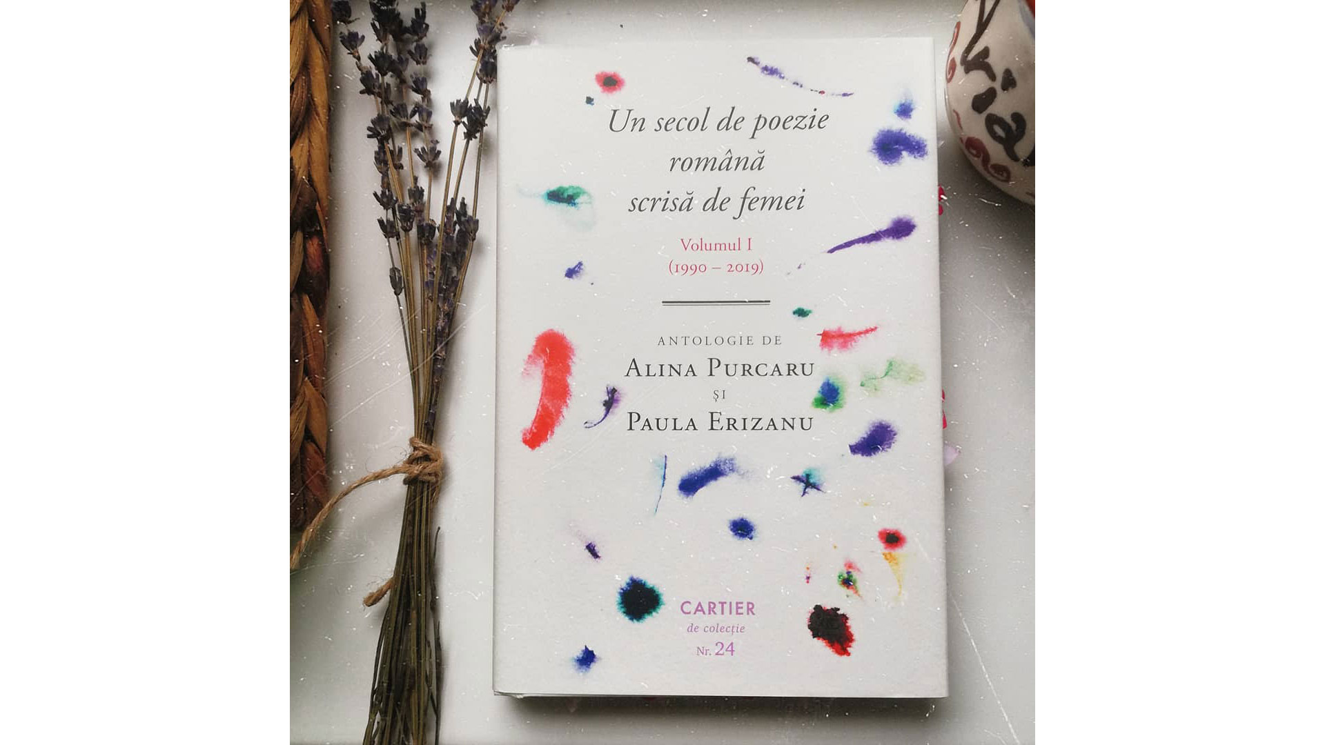 Cartea săptămânii  – Un secol de poezie română scrisă de femei