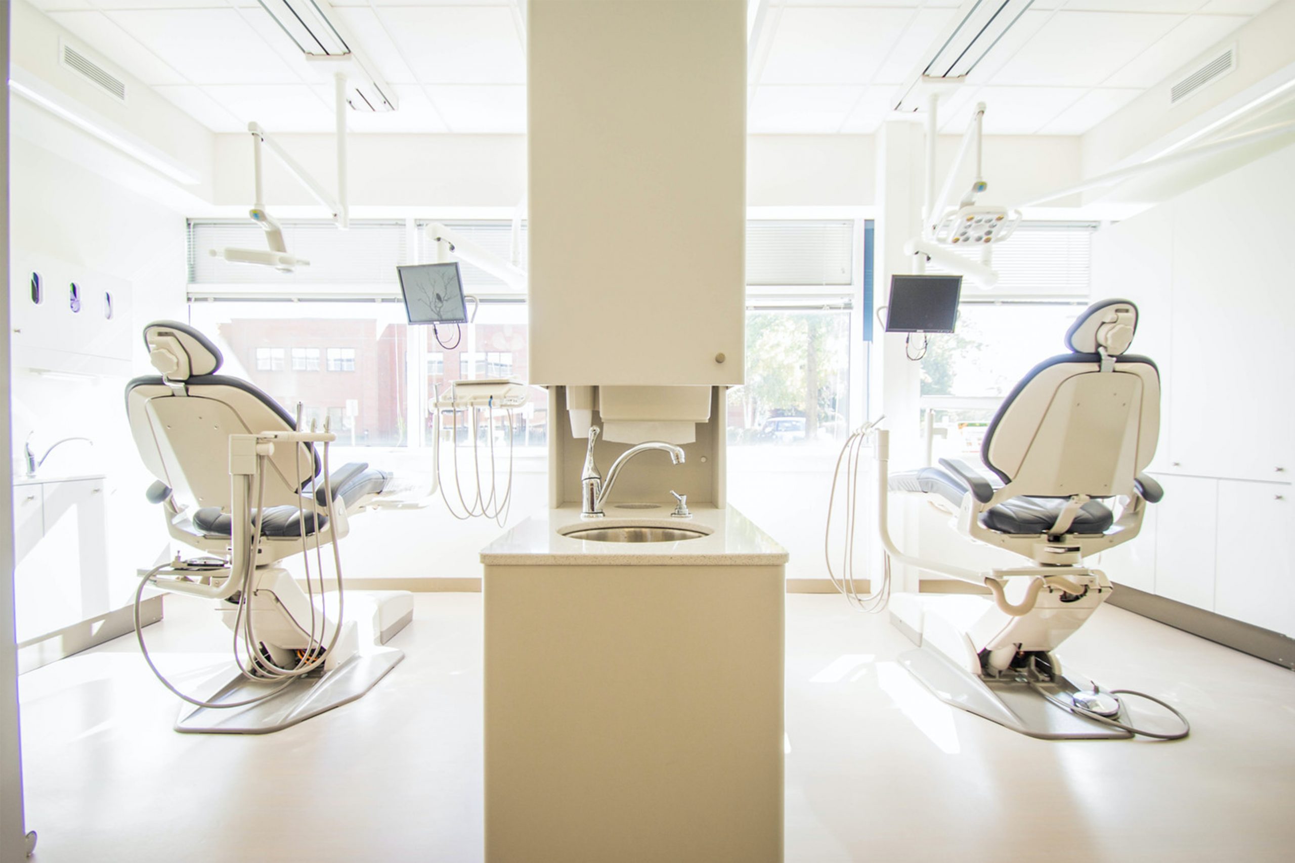 Cum au depășit stomatologii din Cluj această perioadă și ce cabinete sunt deschise