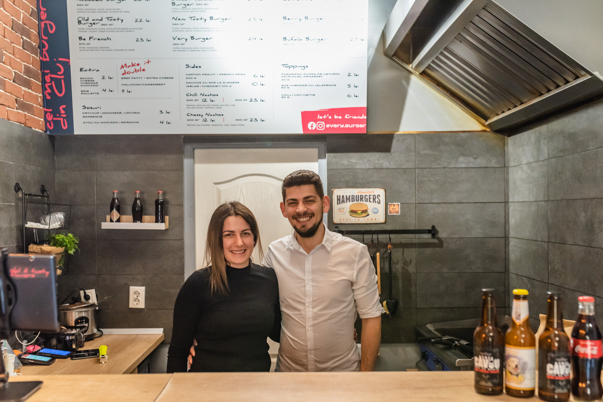 #AfaceriDeFamilie: De vorbă cu Sorin și Tania, ownerii Very Burger, despre primii 3 ani de activitate pe piața de delivery din Cluj