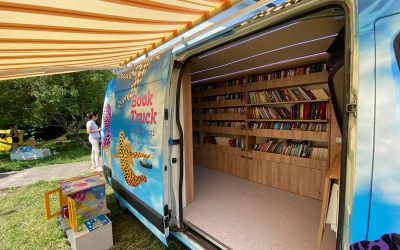 BookTruck: Peste 1.100 de cărți au fost colectate de biblioteca mobilă și vor fi împrumutate gratuit în satele din Cluj